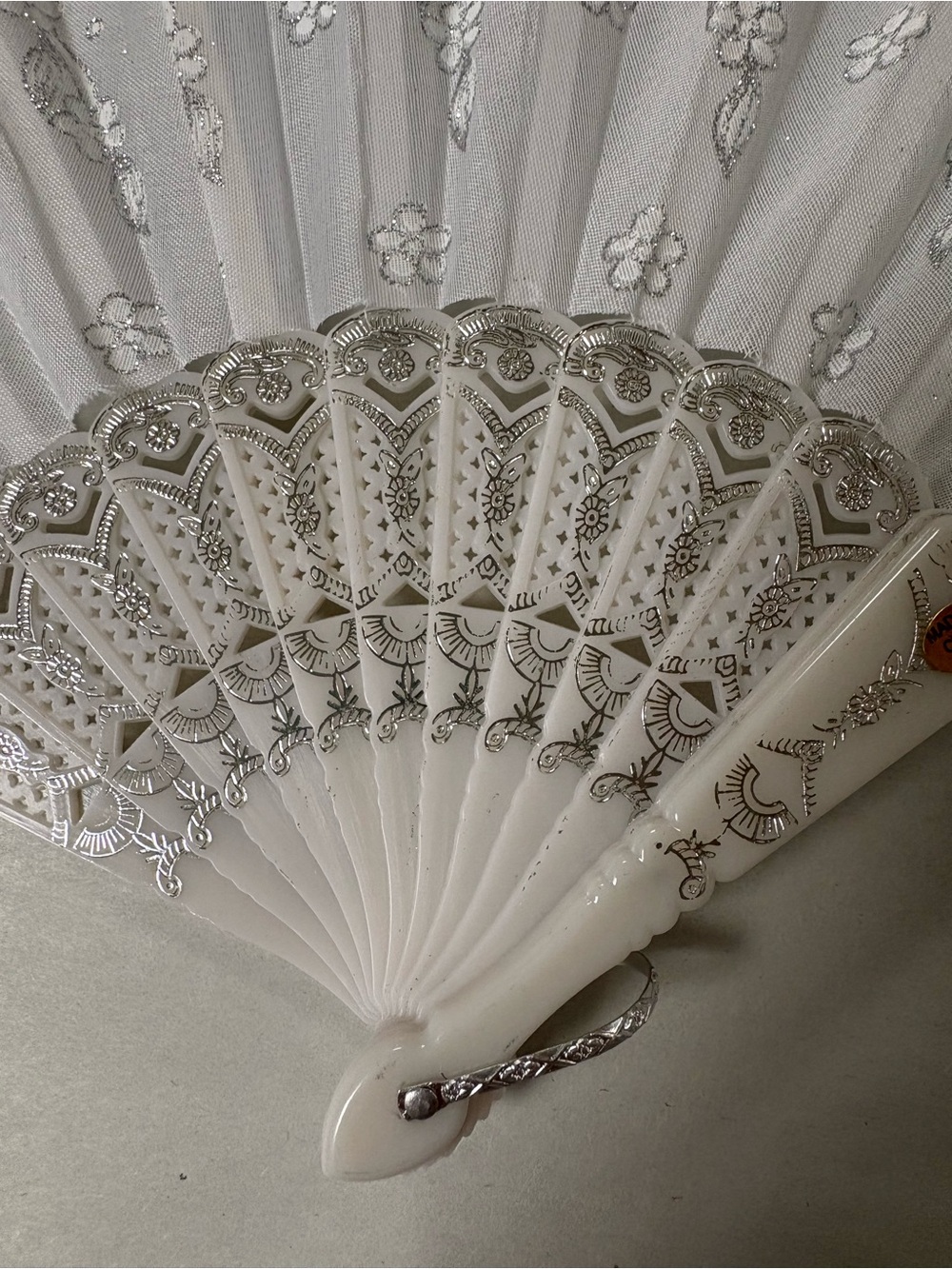 White Lace Folding Hand Fan Floral Pattern Silver Glitter Wedding - Picture 5 of 10